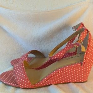 Torrid pink polka dot wedge Sz 10